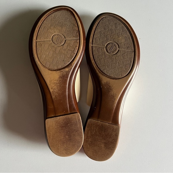 Italian Shoemakers Thong Sandal - Picture 11 of 11